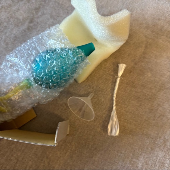 Satin Glass Oil Lamp Coiled Stem Blue Yellow Vintage New In Box Funnel Tip Cord - Picture 8 of 9